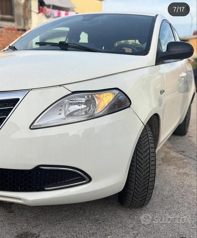 Bianco Usata 2015 Lancia Ypsilon Due volumi | 4000 € (Super prezzo) - Immagine 1/4