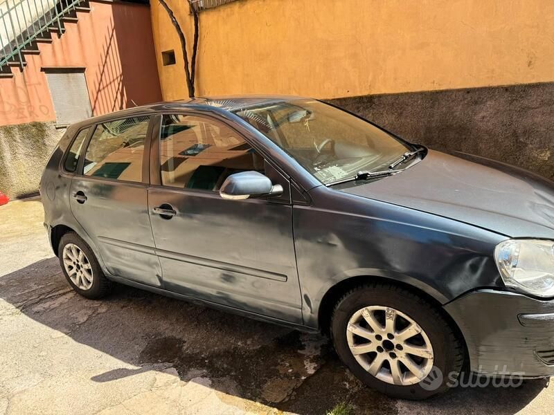 Usata VW Polo 101 CV (74 kW) 2005 Grigio Berlina