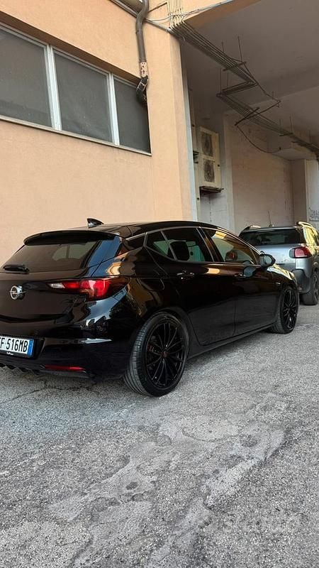 Usata Opel Astra 110 CV (80 kW) 2016 Nero Berlina