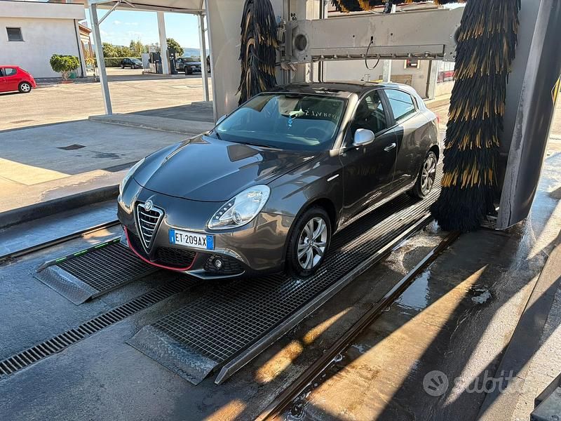 Usata 2013 Alfa Romeo Giulietta Distinctive Due volumi | 8500 € (Cara) - Immagine 1/4
