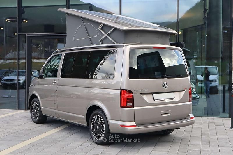 Usata VW Multivan California 150 CV (110 kW) 2024 Gray Monovolume