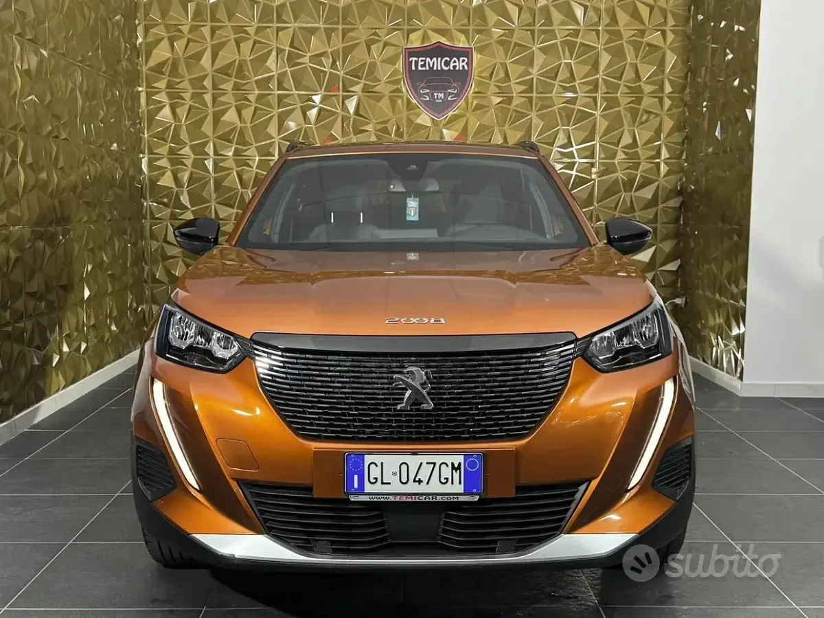 Usata Peugeot 2008 Allure 102 CV (75 kW) 2023 Arancione SUV