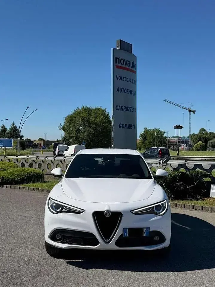 Usata Alfa Romeo Stelvio Business 190 CV (139 kW) 2022 Bianco SUV