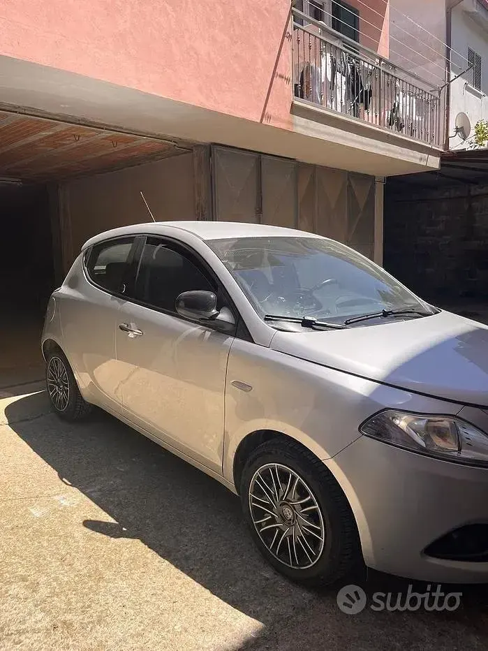 Usata Lancia Ypsilon 69 CV (50 kW) 2018 Grigio Utilitaria