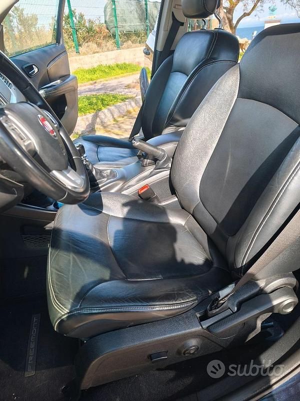 Usata Fiat Freemont 140 CV (102 kW) 2011 Blu SUV