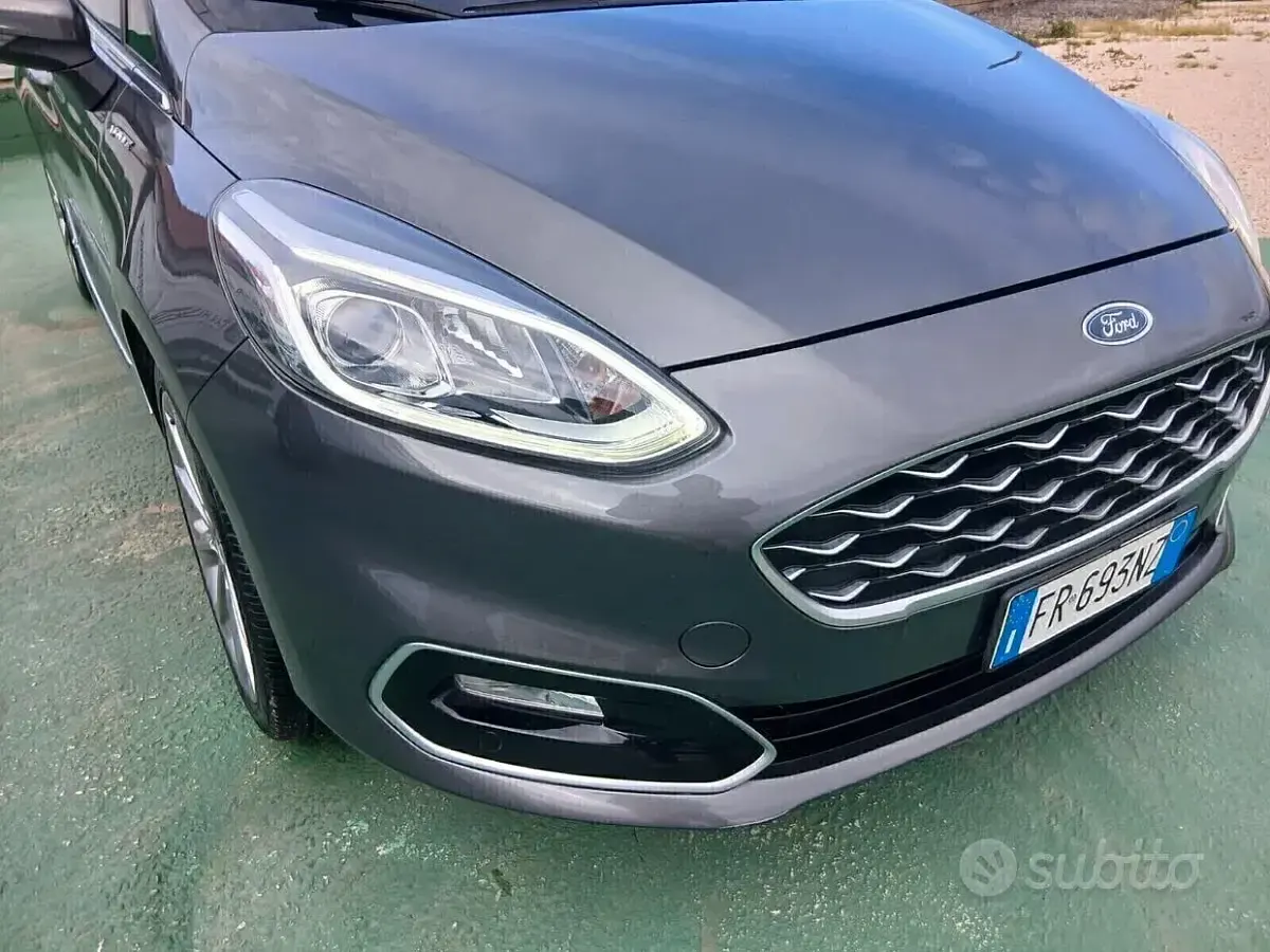 Usata Ford Fiesta Vignale 85 CV (62 kW) 2018 Grigio Utilitaria