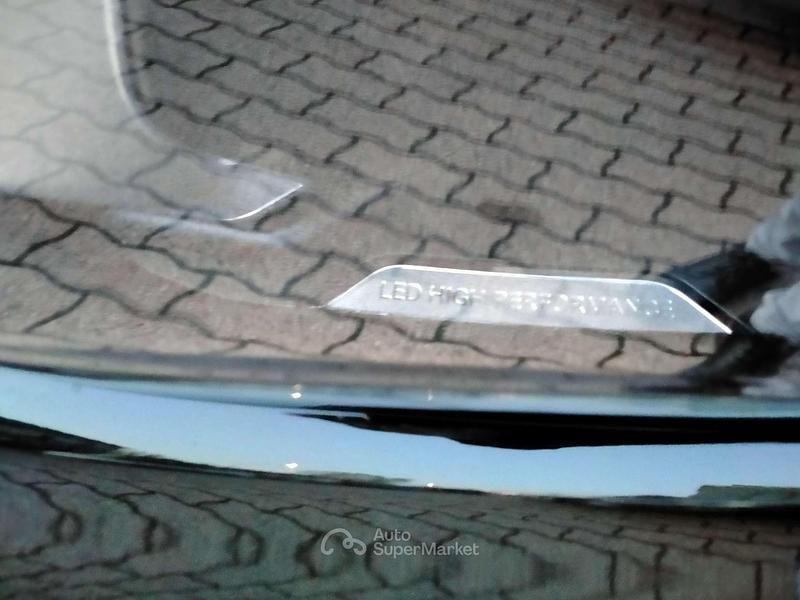 Usata Mercedes GLB180 Business 116 CV (85 kW) 2021 Black metallic SUV