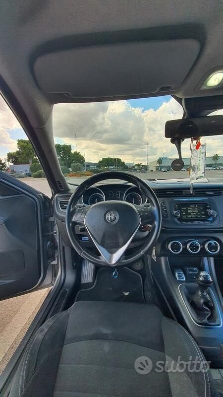 Usata Alfa Romeo Giulietta 140 CV (102 kW) 2011 Grigio Utilitaria