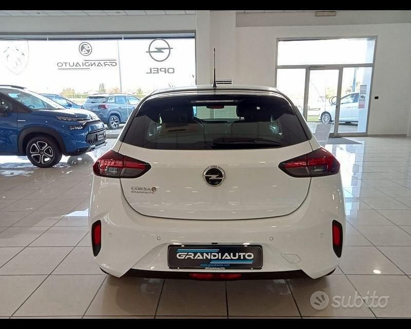 Usata Opel Corsa GS Line 11 kW (15 CV) 2022 Bianco Utilitaria