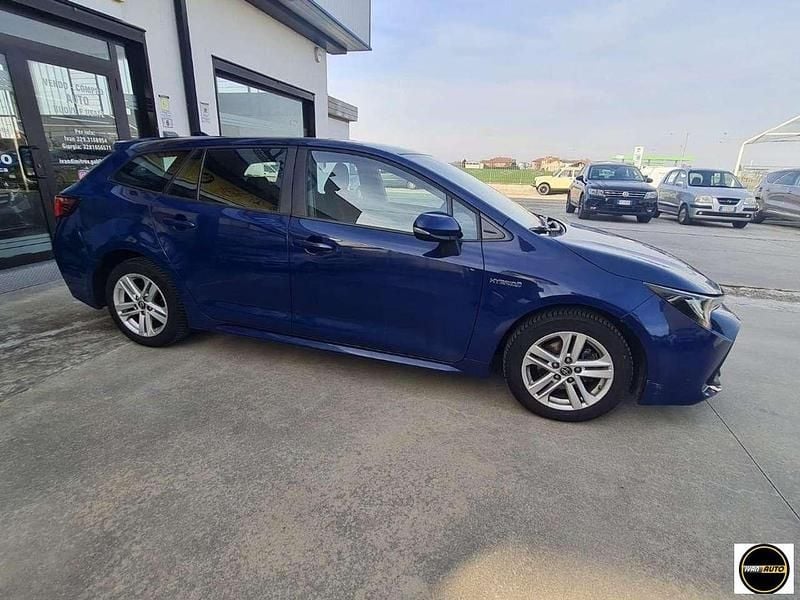 Usata Toyota Corolla Active 122 CV (89 kW) 2019 Blu Station wagon