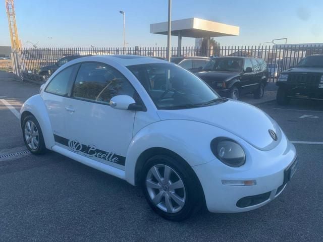 Usata VW New Beetle Edition 102 CV (75 kW) 2001 Bianco perlato Utilitaria
