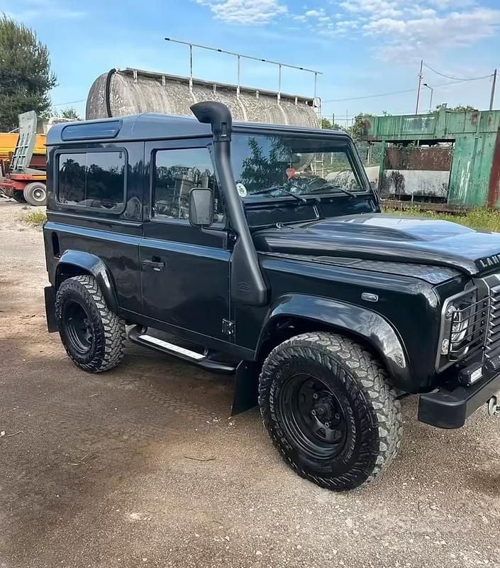 Usata Land Rover Defender 122 CV (89 kW) 2010 SUV