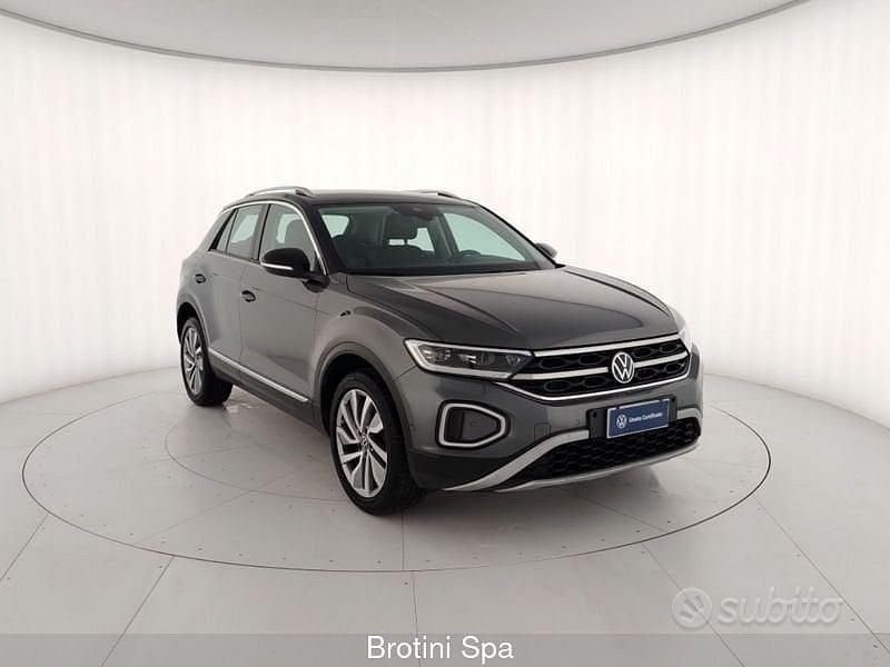 Usata VW T-Roc Style 110 CV (80 kW) 2022 Grigio metallizzato SUV