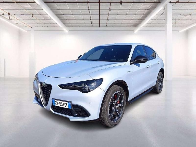 Usata Alfa Romeo Stelvio Sprint 209 CV (153 kW) 2024 Grigio metallizzato SUV