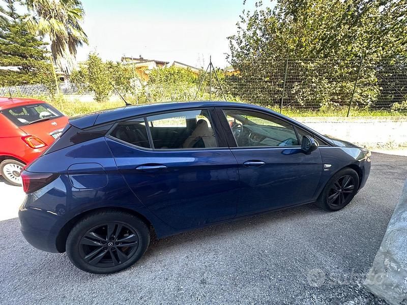Usata Opel Astra Ultimate 122 CV (89 kW) 2020 Blu Berlina