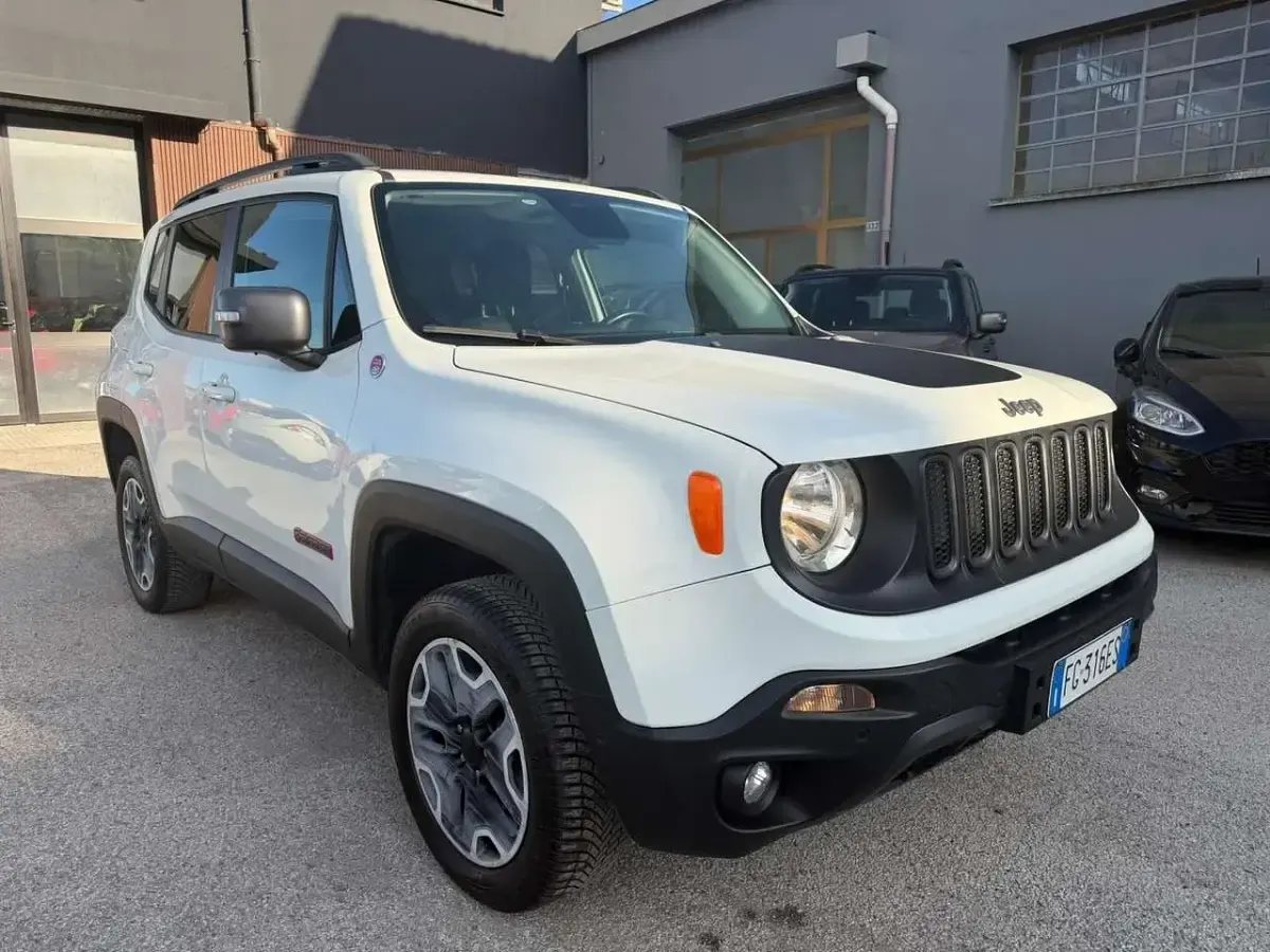 Usata Jeep Renegade Trailhawk 170 CV (125 kW) 2017 Bianco SUV