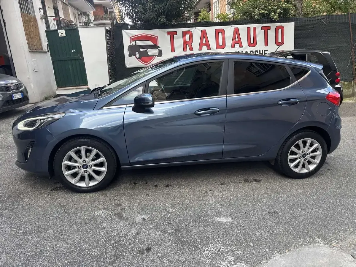 Usata Ford Fiesta Titanium 86 CV (63 kW) 2018 Blu/azzurro Utilitaria