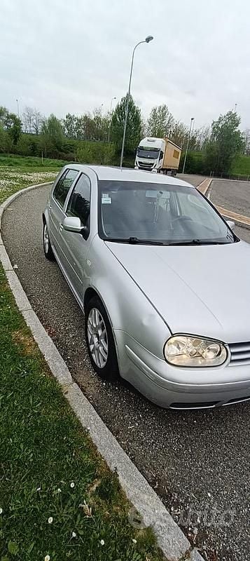 Usata VW Golf 101 CV (74 kW) 2003 Grigio Berlina