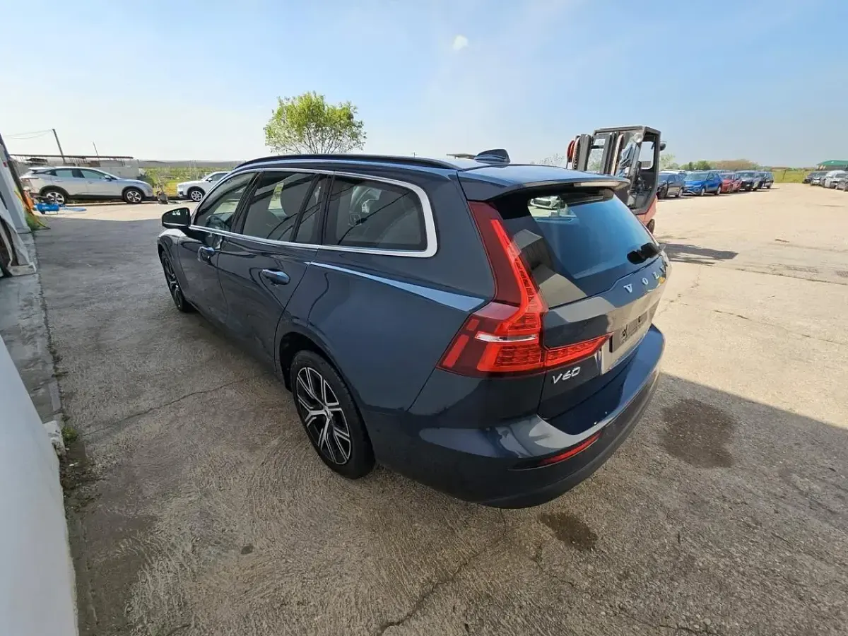 Usata Volvo V60 Core 197 CV (144 kW) 2023 Grigio Station wagon