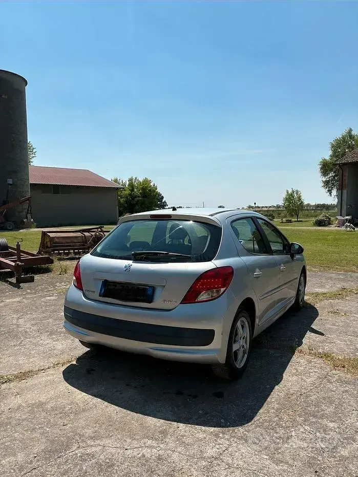 Usata Peugeot 207 73 CV (53 kW) 2013 Grigio Berlina