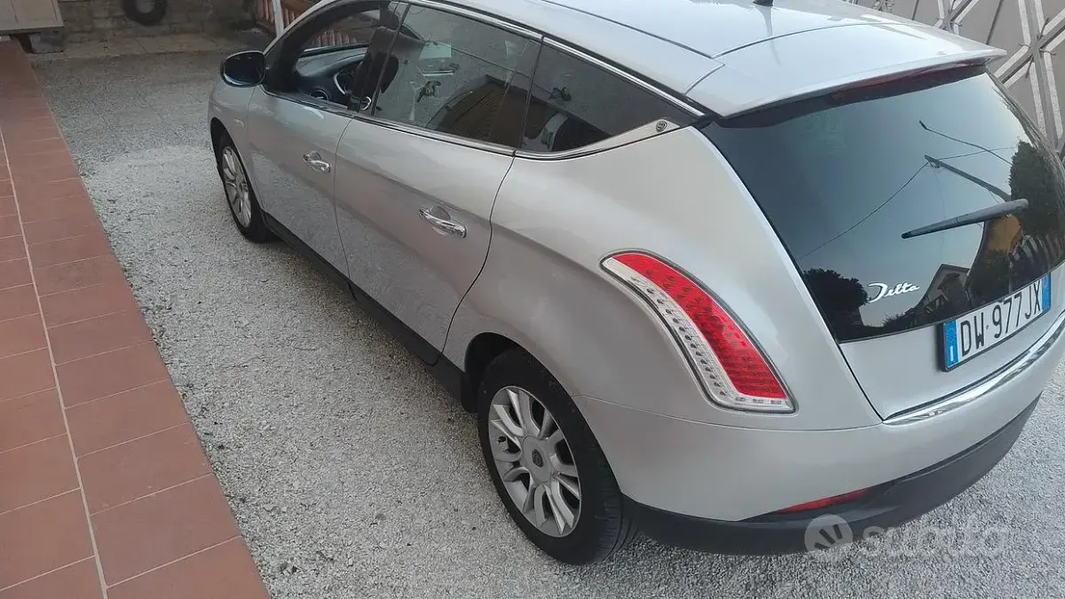 Usata Lancia Delta 120 CV (88 kW) 2009 Grigio Utilitaria