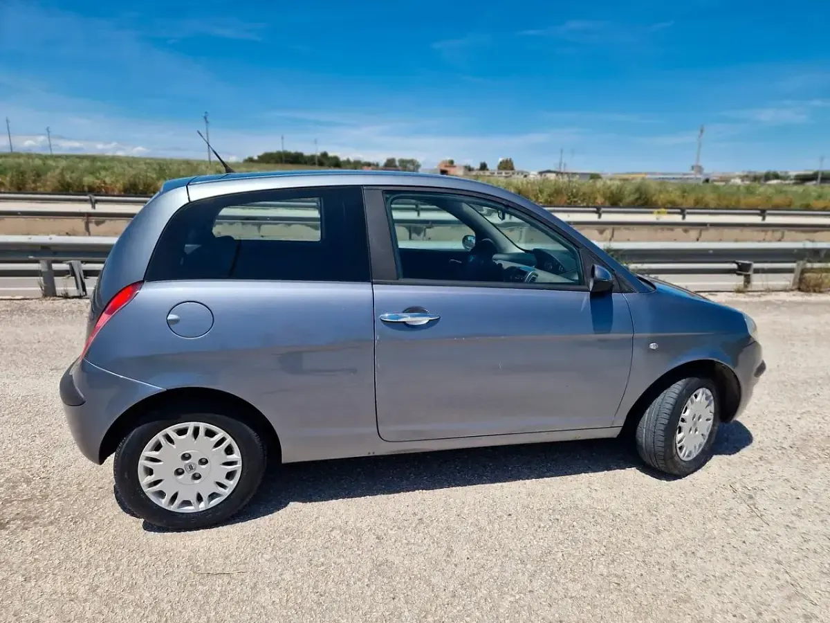 Usata Lancia Ypsilon 69 CV (50 kW) 2006 Grigio Utilitaria