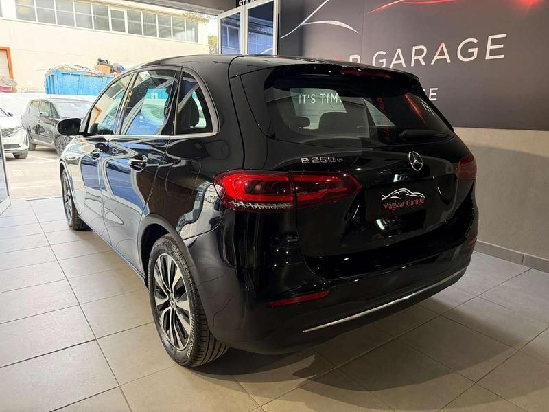 Usata Mercedes B250e Business 160 CV (117 kW) 2022 Nero Monovolume