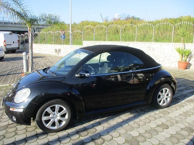 Usata VW Beetle 105 CV (77 kW) 2009 Nero Cabrio