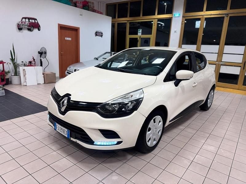 Usata Renault Clio IV Intens 75 CV (55 kW) 2017 Beige Berlina