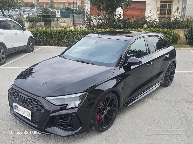 Nero Usata 2024 Audi RS3 Ambiente Tre volumi | 53.000 € (Buon prezzo) - Immagine 1/4