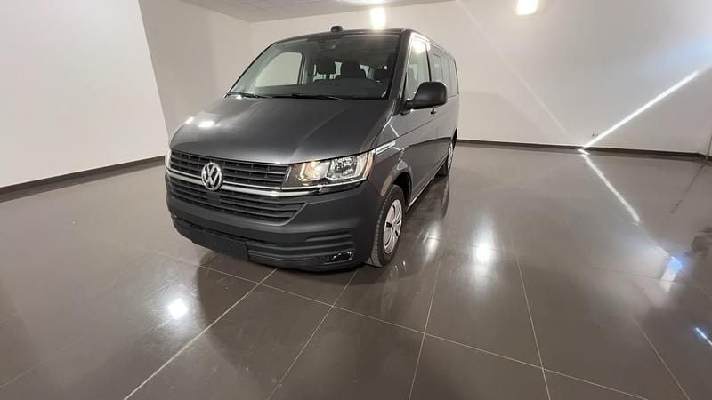 Usata VW Caravelle 150 CV (110 kW) 2023 Grigio indio metallizzato Monovolume