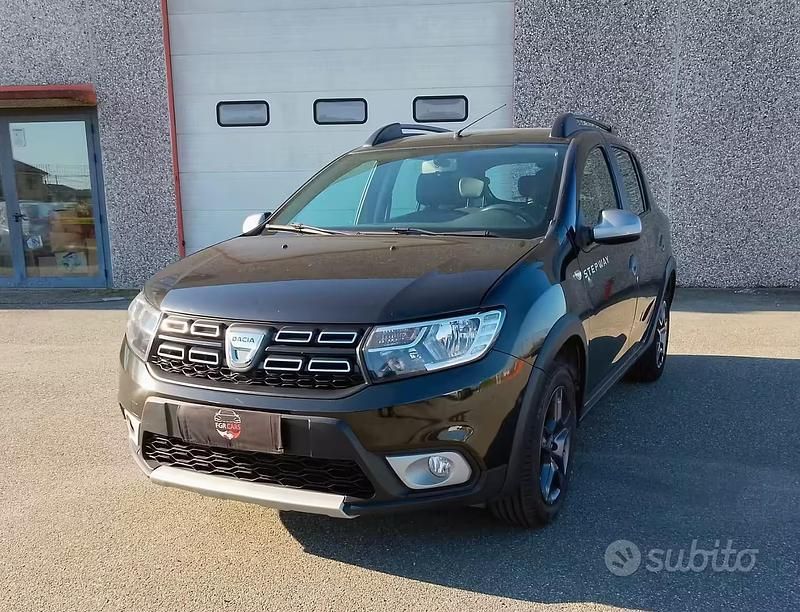 Usata Dacia Sandero Stepway 90 CV (66 kW) 2017 Marrone Berlina