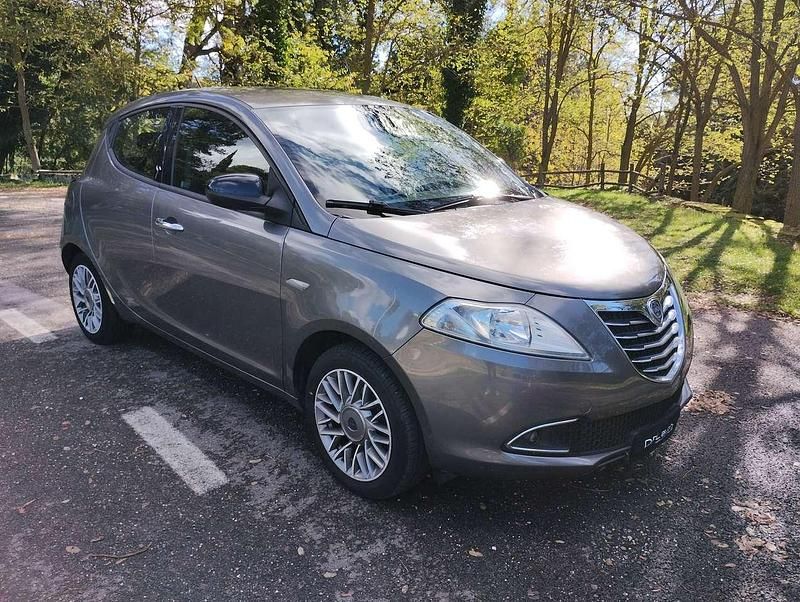 Usata Lancia Ypsilon Gold 95 CV (69 kW) 2013 Grigio Utilitaria