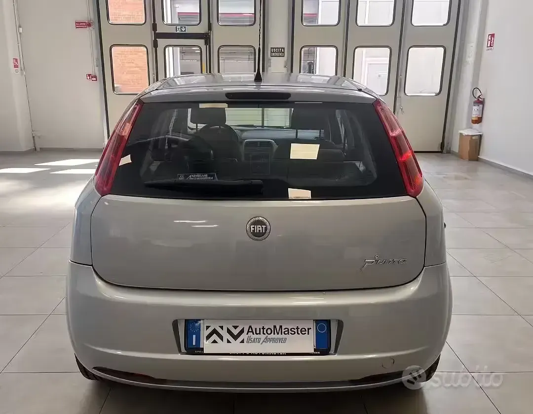 Usata Fiat Grande Punto Active 77 CV (56 kW) 2005 Grigio Utilitaria