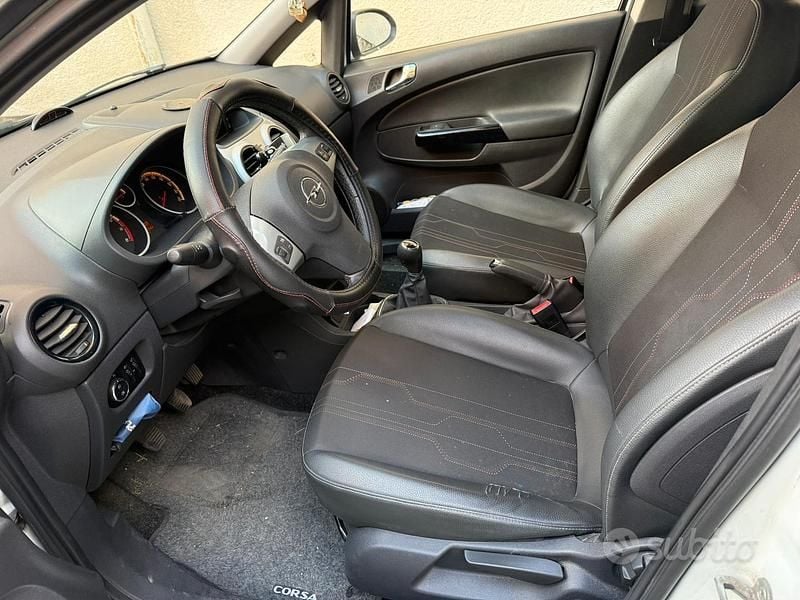Usata Opel Corsa 85 CV (62 kW) 2013 Bianco Berlina