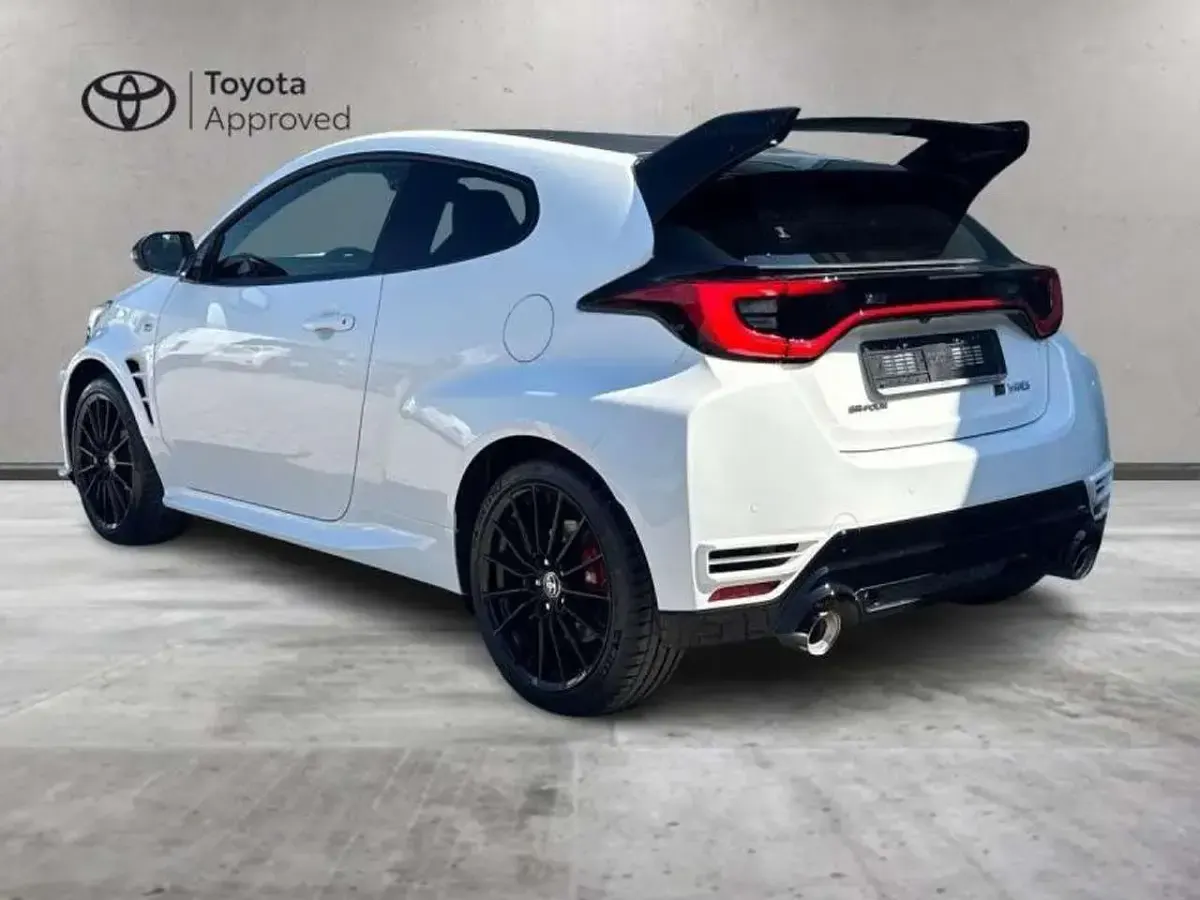 Nuova Toyota Yaris Aero 280 CV (205 kW) 2026 Bianco Utilitaria