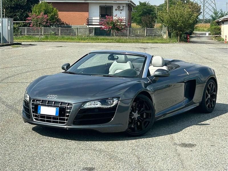 Grigio Usata 2012 Audi R8 Spyder Cabrio | 88.000 € (Buon prezzo) - Immagine 1/4