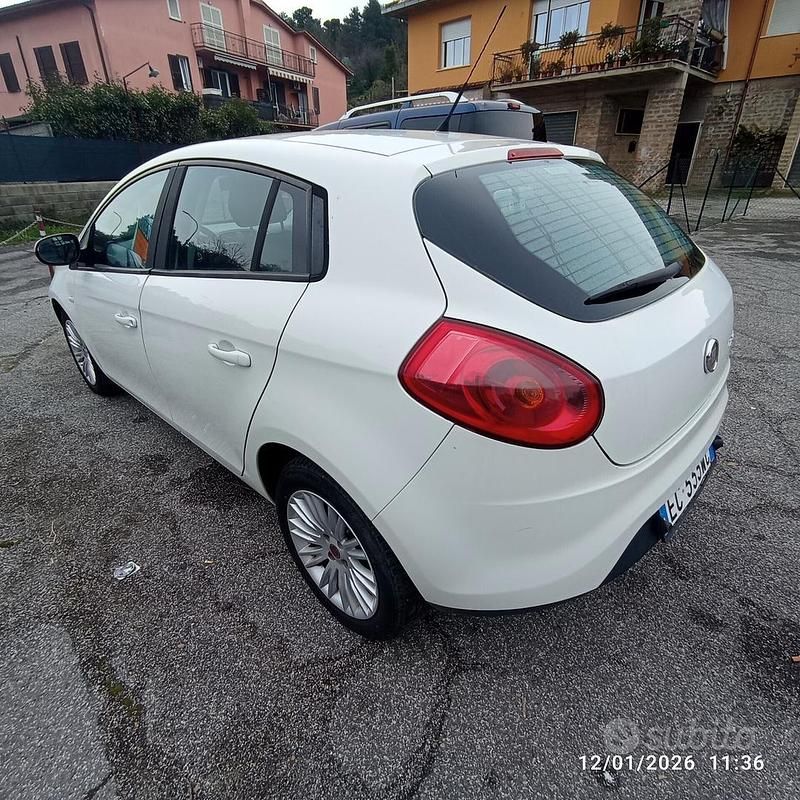 Usata Fiat Grande Punto 77 CV (56 kW) 2010 Bianco Utilitaria