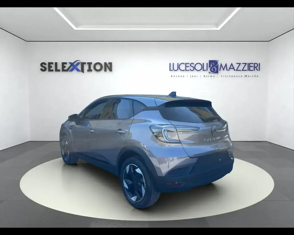 Nuova Renault Captur Techno 122 CV (89 kW) 2026 Grigio SUV