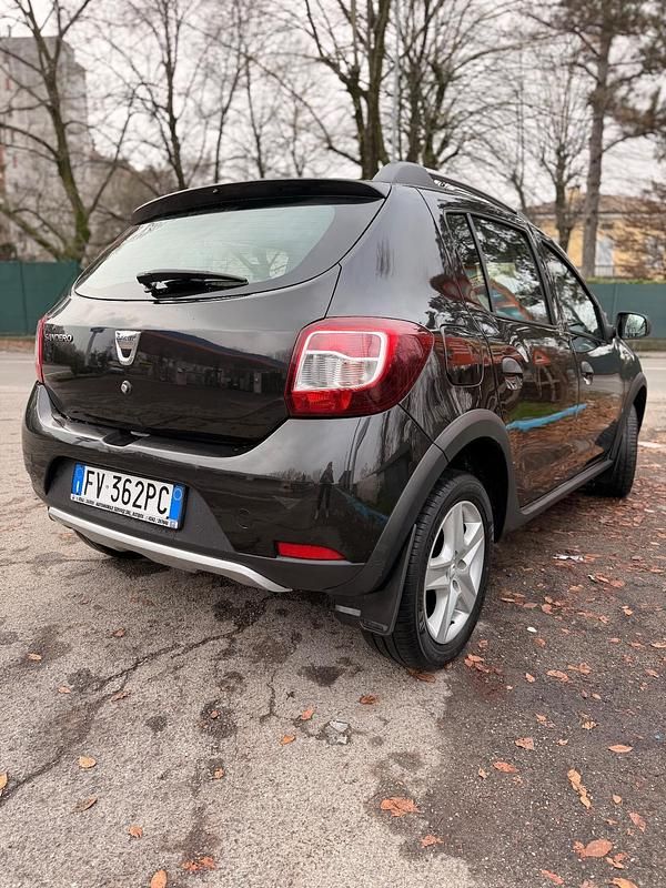 Usata Dacia Sandero Stepway 90 CV (66 kW) 2013 Nero Berlina