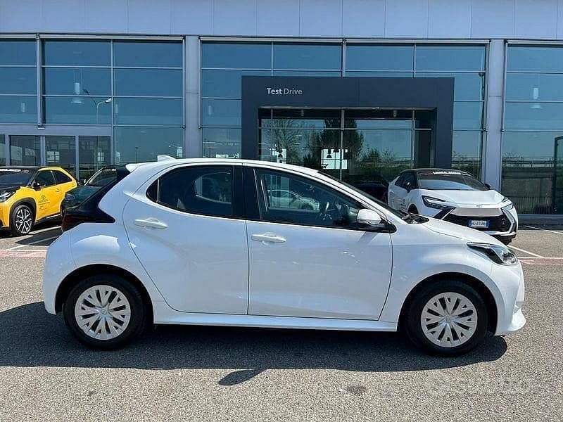 Usata Toyota Yaris Active 72 CV (52 kW) 2023 Bianco Utilitaria