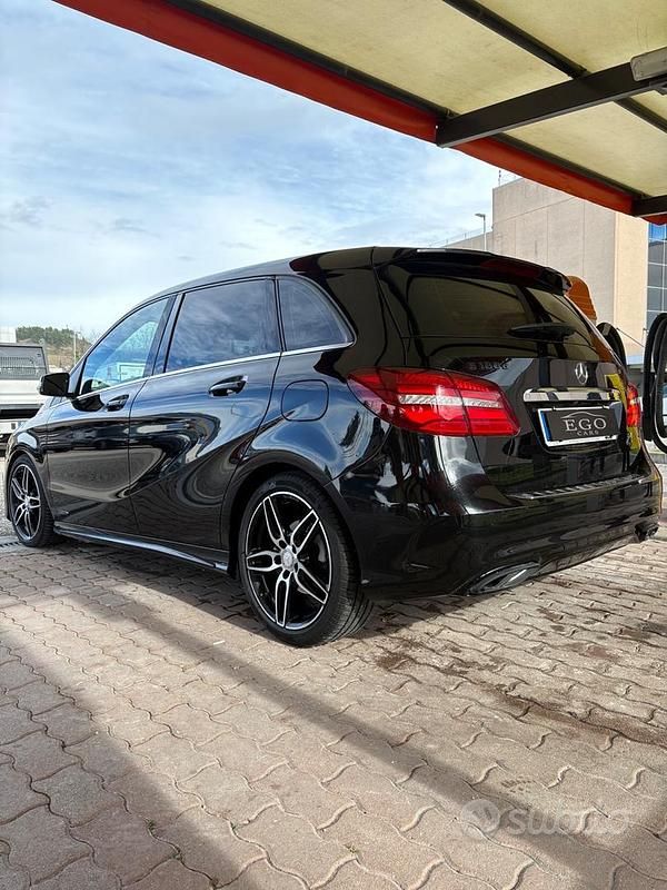Usata Mercedes B180 Premium 109 CV (80 kW) 2018 Nero Monovolume