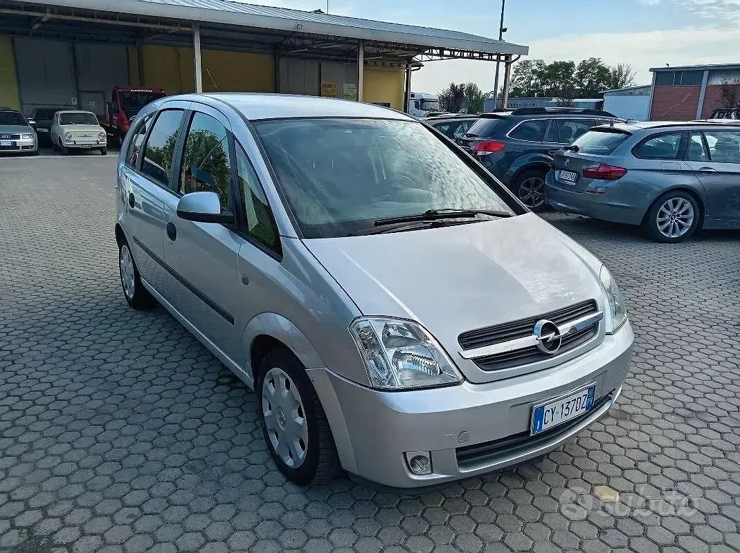 Usata Opel Meriva Cosmo 101 CV (74 kW) 2005 Grigio Monovolume
