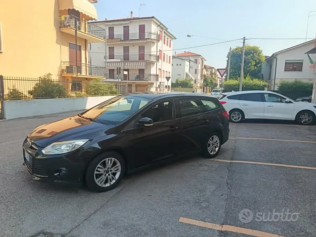 Usata Ford Focus 115 CV (84 kW) 2012 Nero Station wagon
