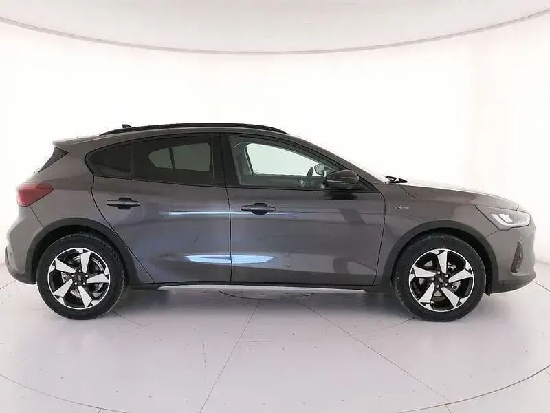 Usata Ford Focus Active 125 CV (91 kW) 2022 Argento SUV