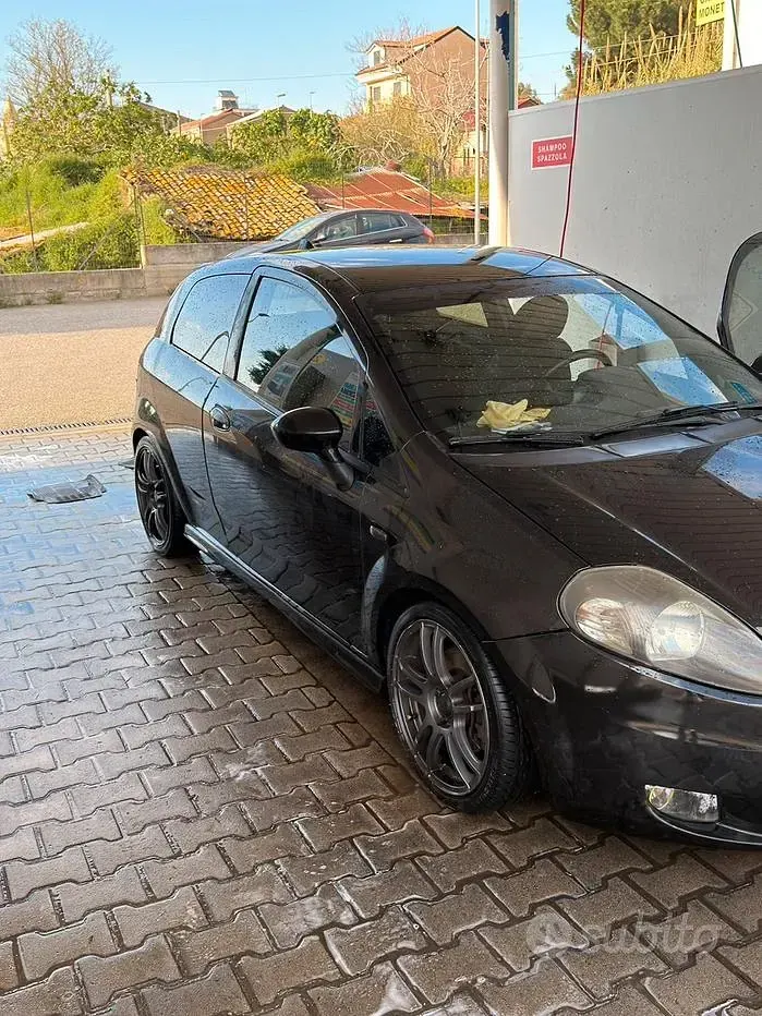 Usata Fiat Grande Punto 131 CV (96 kW) 2007 Nero Utilitaria