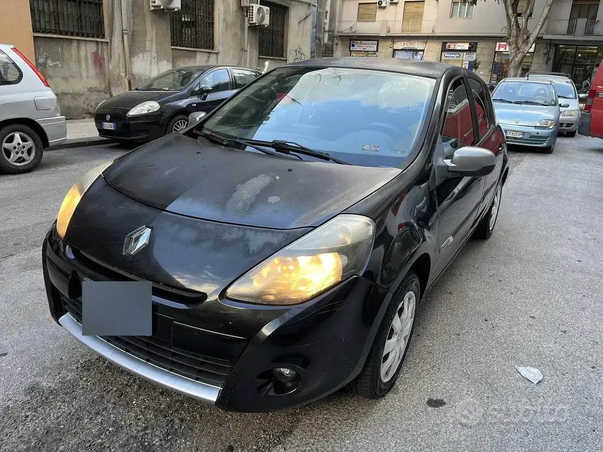 Usado Renault Clio II 75 CV (55 kW) 2011 Berlina