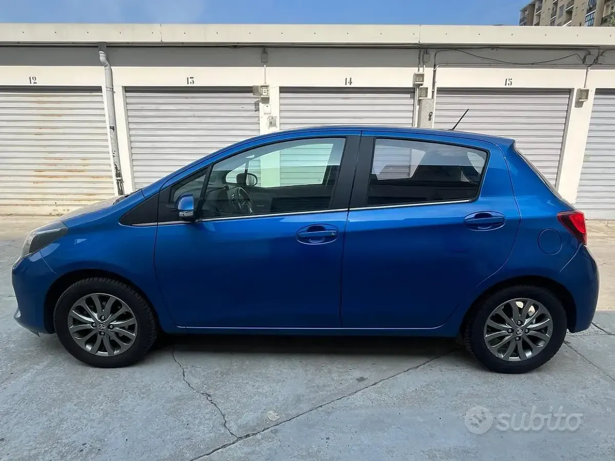 Usata Toyota Yaris Trend 99 CV (72 kW) 2017 Bluazzurro Utilitaria