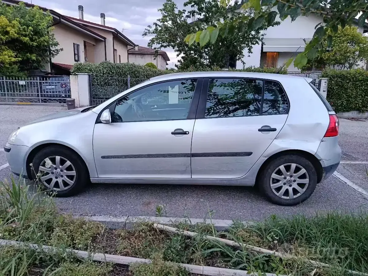Usata VW Golf V 140 CV (102 kW) 2008 Grigio Utilitaria
