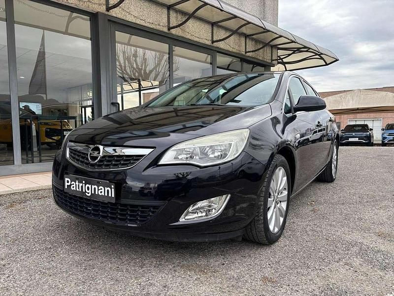 Usata Opel Astra Cosmo 125 CV (91 kW) 2010 Nero metallizzato Berlina
